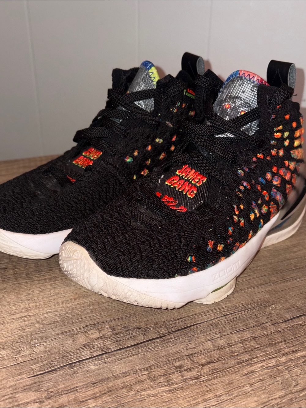 Nike Kid's LeBron 17 'James Gang' Black White Sz 4Y BQ5594 005